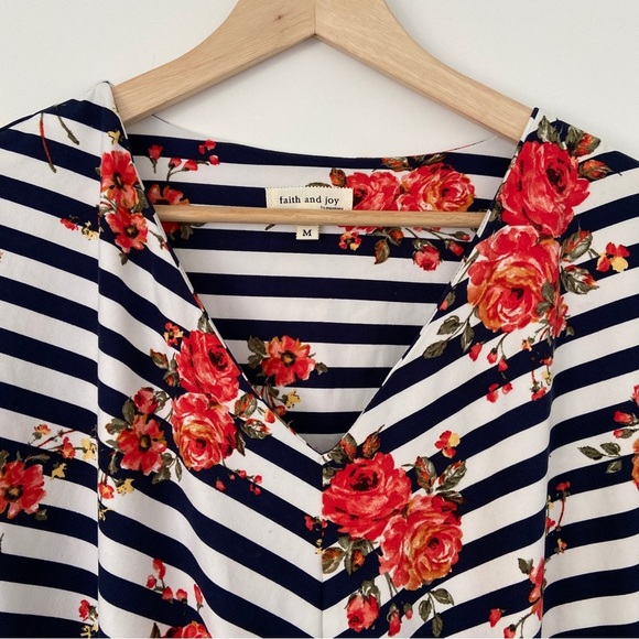 FAITH & JOY BY MONTEAU NAVY/WHITE STRIPED WITH RED FLORAL VNECK TIE TOP, MED - Picture 4 of 10